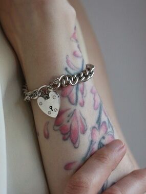 1978 Birmingham England Sterling Silver Curb Link Heart Padlock Bracelet